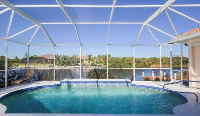 Luxury 4 Bed Villa with Private Jetty, Charlotte Harbour Villa 5811