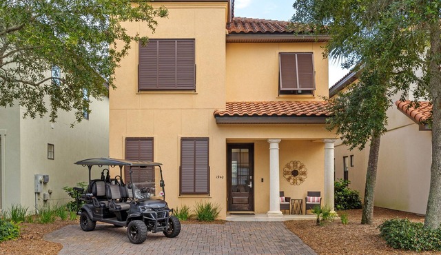 Luxury 4BR Villa Lago w/6-Seat GOLF CART! Near Village, Pool, Tram Included!