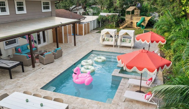Luxury 5BR w 7 beds + Mini Golf + Heated Pool + Game Room
