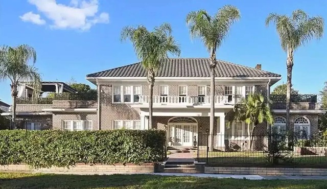 LUXURY 6000 sqft Mansion Downtown Orlando 6BR/5BA SLEEPS 14 Arcade Rooftop Deck