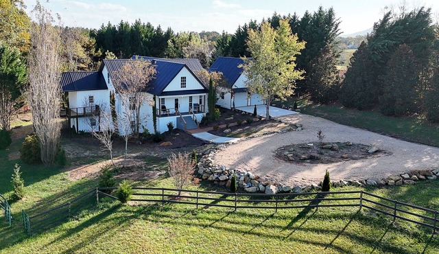 Luxury 7BR Equestrian Estate Farmhouse Near Tryon Equestrian Center/Lake Lure