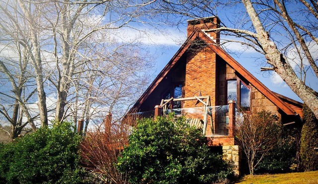 Luxury Cottage Ranch with Hot-Tub, Theater and Pool Table in Watauga County, North Carolina