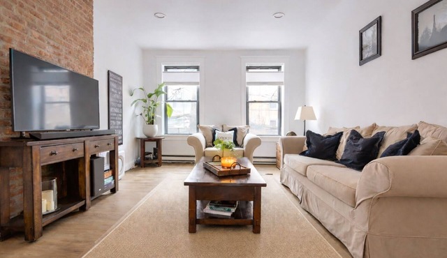 Luxury Duplex - 15 Min to NYC/PATH - Quiet and Convenient City Retreat