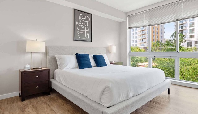 Luxury Harborpoint Apt