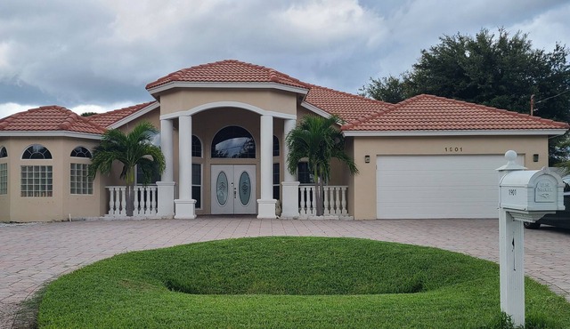 Luxury home near everything