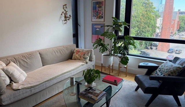 Luxury Master Bedroom + Bath Near LIRR golf beach