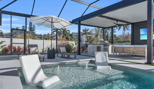 Luxury Oasis w/Heated Pool & Outdoor Kitchen