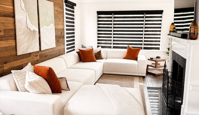 Luxury Retreat-Private Movie Theater-Parking for 6 Cars-4 Bedrooms