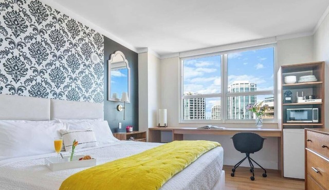 Luxury Suite w/Panoramic Views & Pool Access