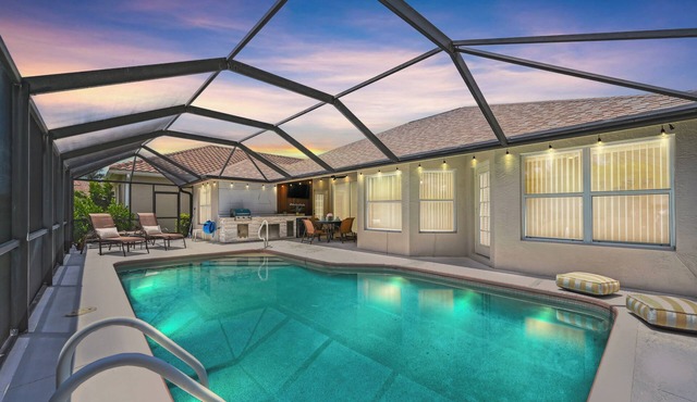 LUXURY Villa AZUL Naples with HEATED SALT WATER POOL