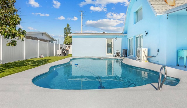 Marbella is an Spacious 4-bedroom house in tranquil Satellite Beach with AC,WiFi