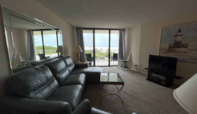 Marco Island Beachfront Condo 2bd, 2 bath. 4th floor with two king beds!