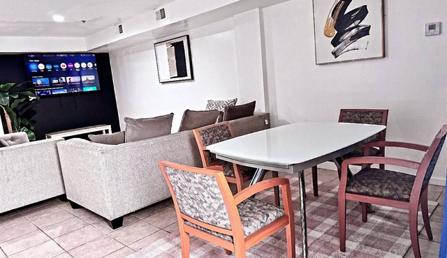 Marvelous 2-bedroom apartment with 2 bathrooms in vibrant Newark