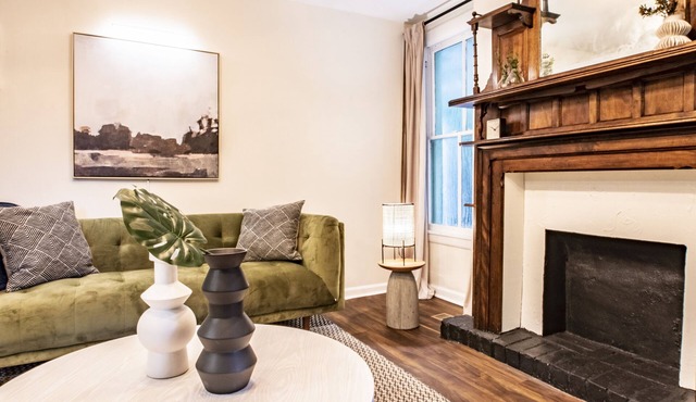 Massive Victorian House w/Private Courtyard ★ 5APTS/9BDRS ★ Near Forsyth Park