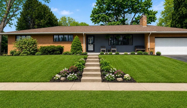 McCormick Mid Century Ranch. Walking to PSU/Downtown SC