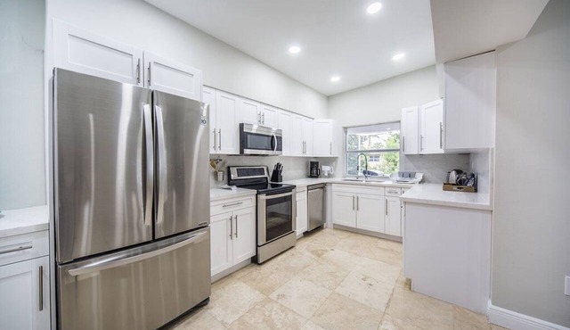 Miami Home w/Pool - 5 Mi to Sunny Isles Beach.