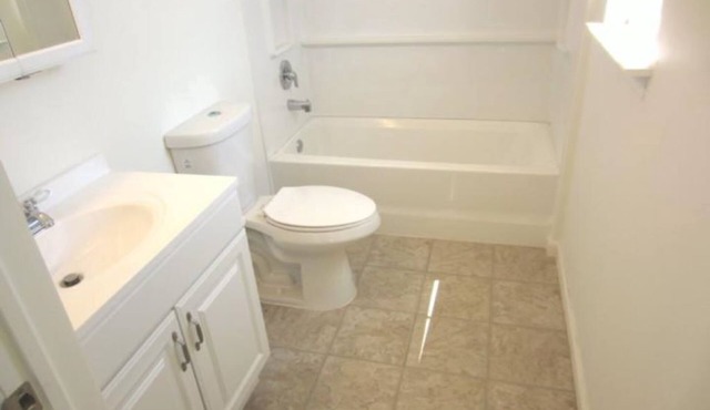 Mid-Term Rental Home in Hamilton New Jersey-Perfect for complex groups.