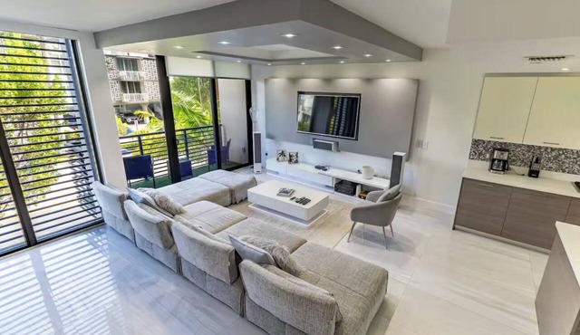 Minutes to the Beach 4BR Modern Luxury and Walk to Bal Harbour