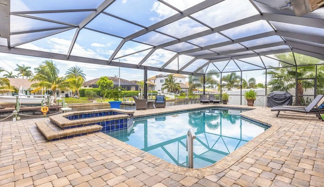 Miramar Mansion - Spacious 5BD,5BA w Pool & Canal