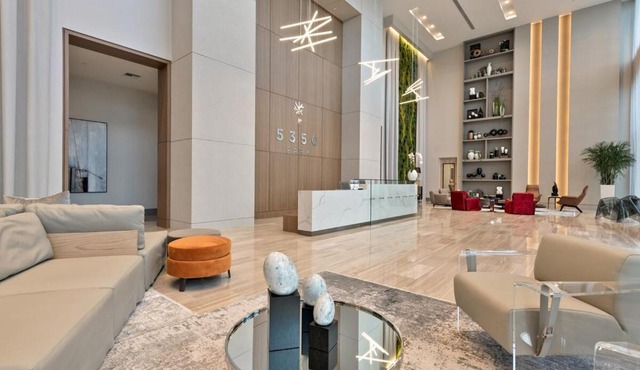 Modern 2BR Penthouse I Downtown Doral
