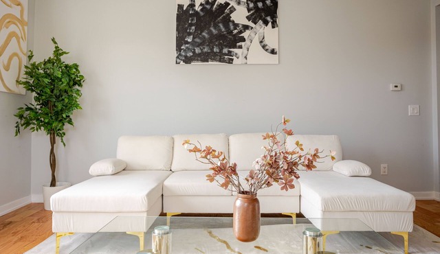 Modern 3BR Home Private Balcony Free Parking Easy NYC Access