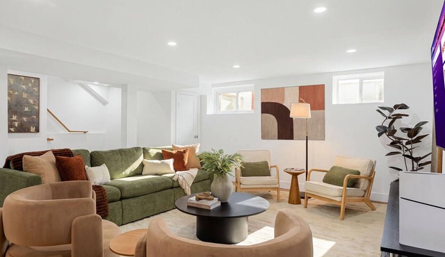 Modern 3BR Near Downtown Boston Walk to T Minutes to Logan Free Parking in Boston