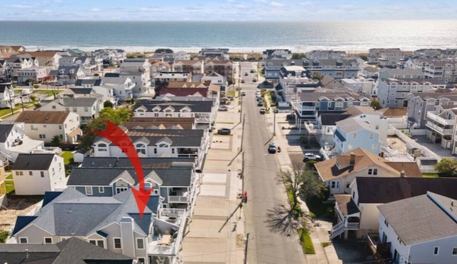 Modern 5BR Heart of SIC — 2 Min walk to Beach, Ocean Views & Dog Friendly
