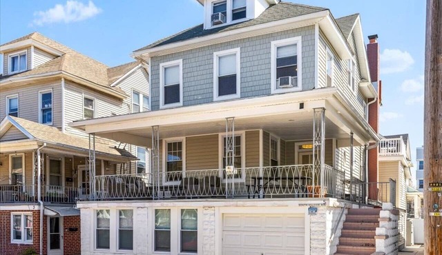 Modern 9BR | Sleeps 20 | 1.5 Blocks to Beach