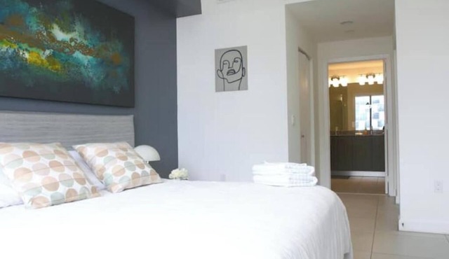 Modern Apartment in DownT Doral