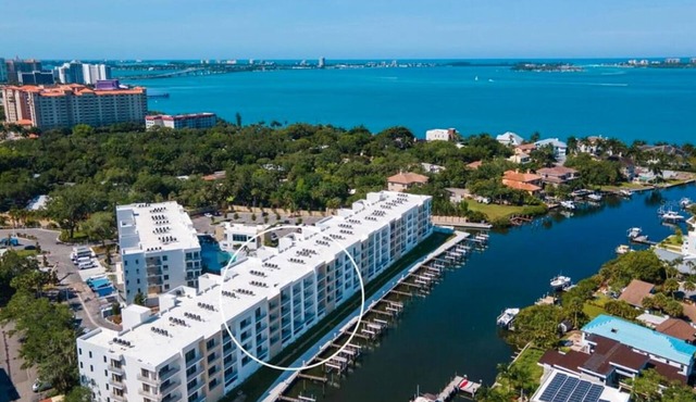 Modern Arts District Retreat Walk to The Bay & Van Wezel Near Ringling