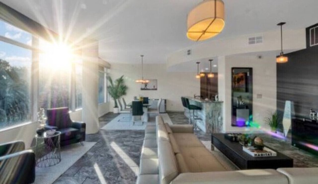 Modern Italian 3bdrm 2 bath w/Free EV Charging