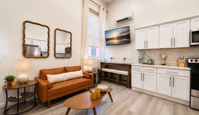 Modern Loft near Yale and Wooster Square + Parking