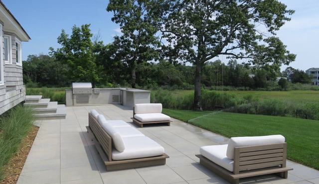 Modern North Fork Beachfront Estate in Laurel