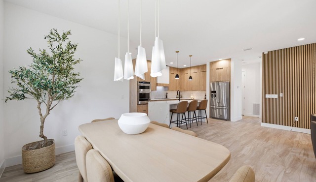 Modern Spacious 4-bedroom 3 bathroom house in Riverside Heights