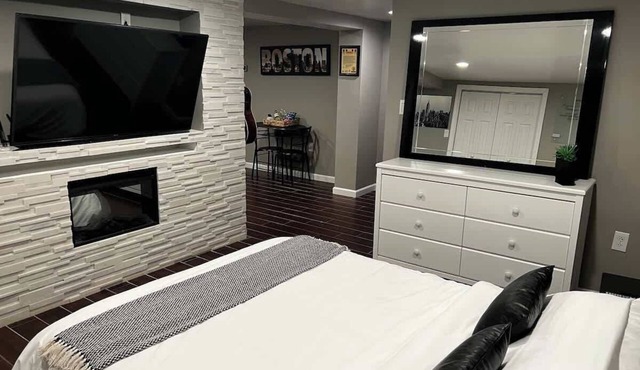 Modern Studio Close to Campus & 10min to Boston in Everett