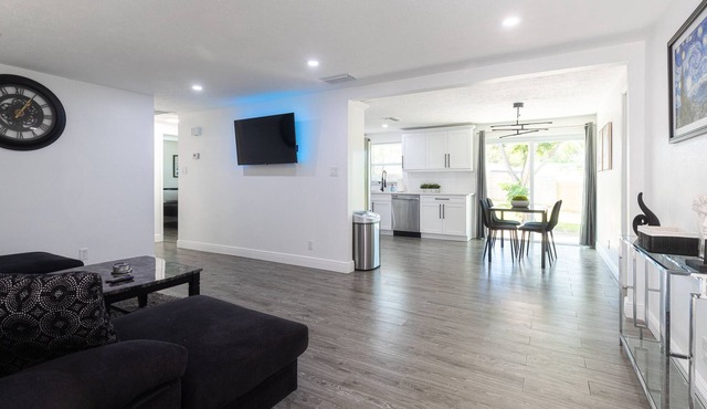 Modern Tampa Area Home 15 Min From Downtown