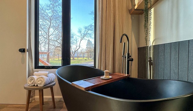 Modern Tiny Home 24 w/Hot Tub! in Milroy