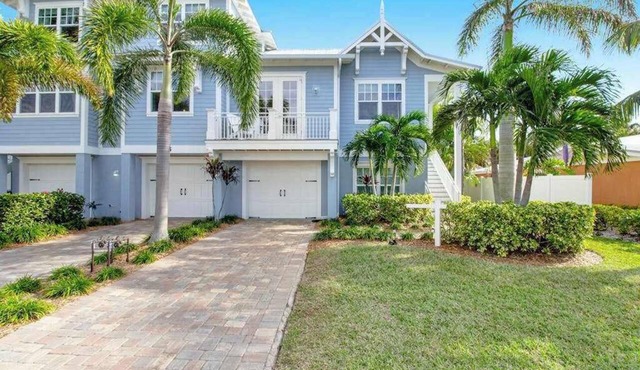 Modern villa home near Gulf beaches with private heated pool & WiFi