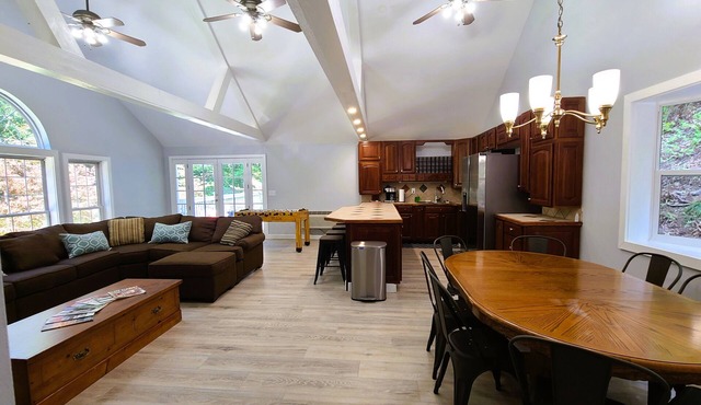 Mountain Ridge Retreat - Private & Peaceful Getaway. Family & Pet Friendly