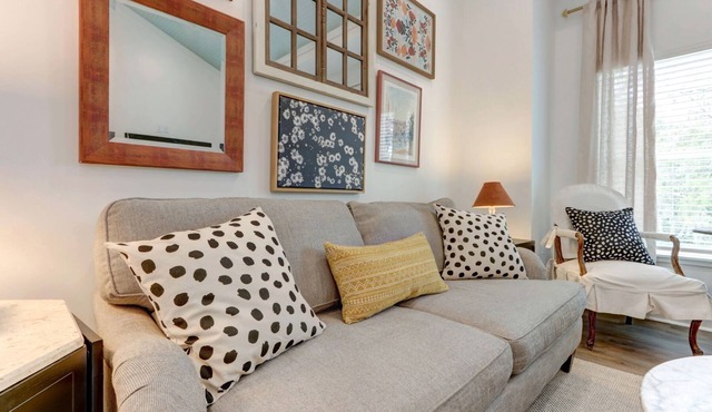 My Sunny Day - Airy Loft W/Mural - 5 Min to SAV By Lucky Savannah