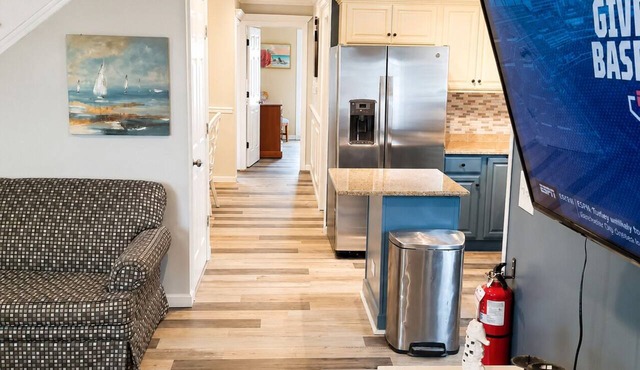 Near Beach Very Large LUX Family Rental - 4BR- 2 Bath, - Sundeck, Game room,