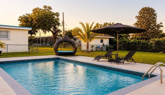 Near Hard Rock Stadium - Pool, Fenced Yard