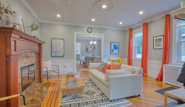 Near Prospect Park, Comfy King Beds, Nice Outdoor Space, Free Parking EV Charger