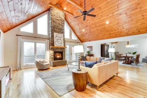 Nebo Home w/Hot Tub: Wheelchair Accessible