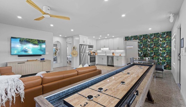 Neptune's Hideaway | 3BR House & Outdoor Patio w/BBQ Grill 🪐🌴