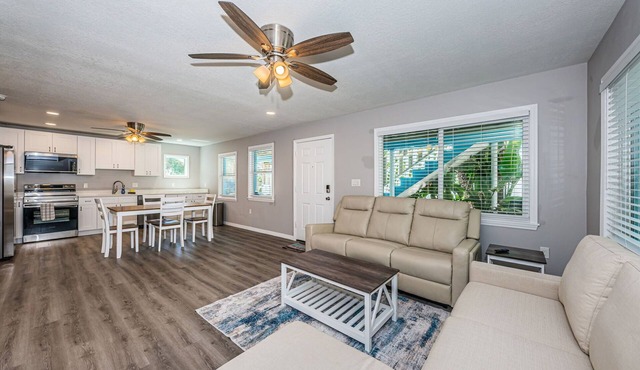New 2 Bedroom Beachside villa suite Stroll to the beach