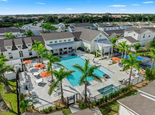 New 5 Star Home with Pool & Heated Spa-Mins to Tradition Sq- Cleveland Clinic Tradition- HCA Hospital