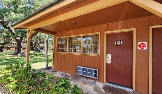 NEW at River Ranch! First Floor, Corner Private Cottage with Screened Porch! 301