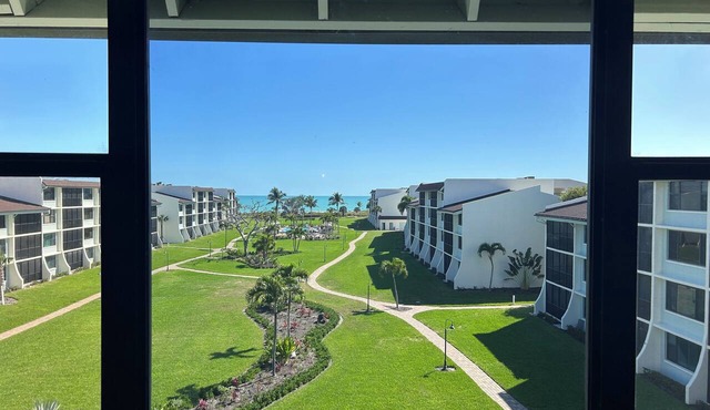NEW Beachfront & Gulf Water Views Loggerhead Cay 354— heated Pool, Tennis, Pickleball & Beach Gear. Weekly Stays