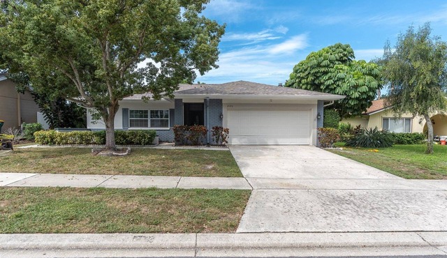 NEW* KING Bed/Centrally Located/Near Parks & Beach